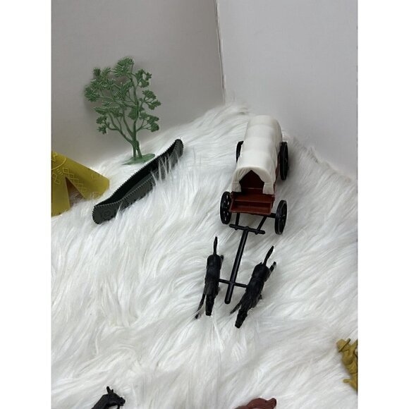 Western Playset Plastic Toy Cowboys Native American Horses Wagon Canoe Tee Pee - Picture 2 of 7